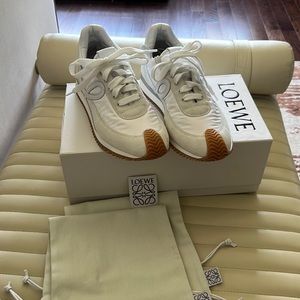NIB Loewe Flow Runner Sneaker in white mesh and suede